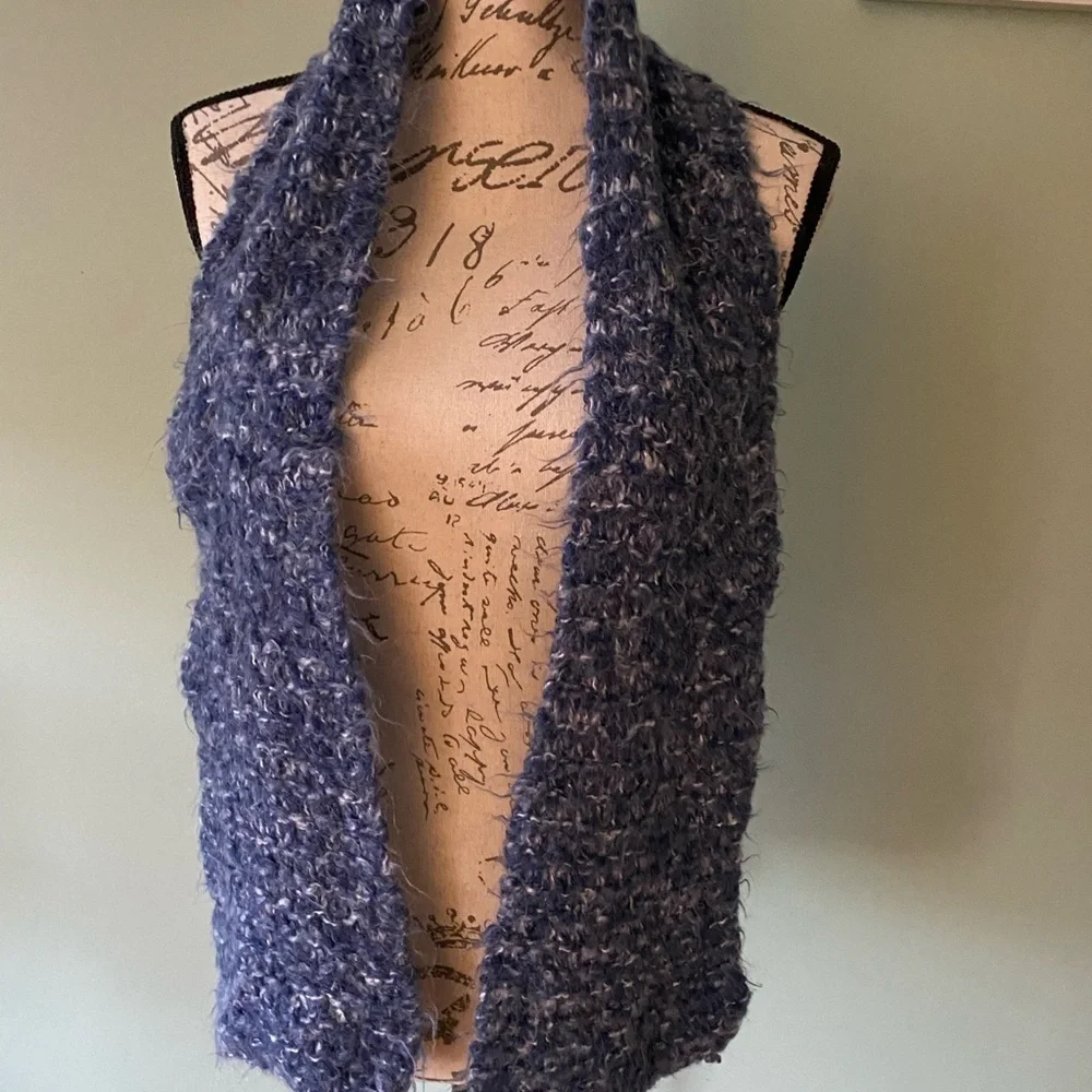 Women’s Blue & White Scarf